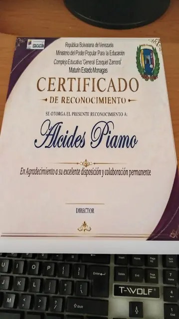 Certificado de reconocimiento impreso con diseño personalizado
